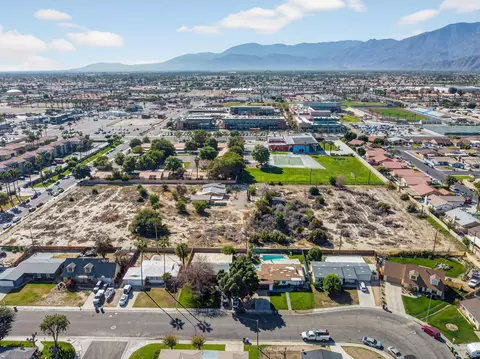 45751 Aladdin St, Indio, CA 92201 photo 2