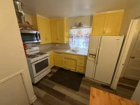 Kitchen - 13775 Benton St, Trona, CA 93562 photo 1 of 1