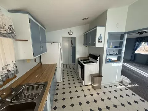 Kitchen - 84619 11th St, Trona, CA 93562 photo 2 of 2