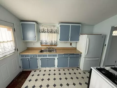 Kitchen - 84619 11th St, Trona, CA 93562 photo 1 of 2