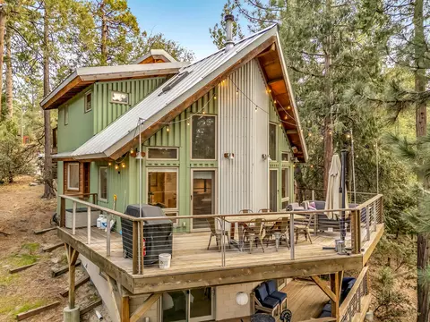 26620 Crestview Dr, Idyllwild, CA 92549
