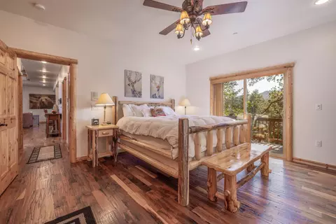 Bedroom - 39737 Flicker Rd, Fawnskin, CA 92333 photo 1 of 11