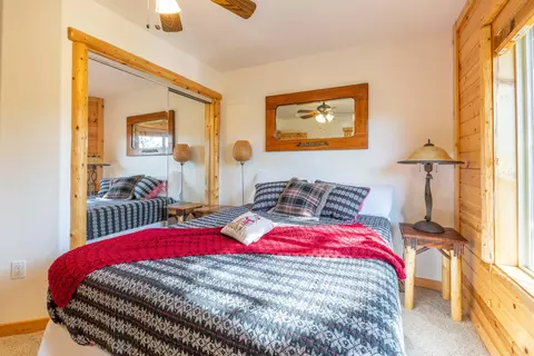 Bedroom - 39737 Flicker Rd, Fawnskin, CA 92333 photo 10 of 11