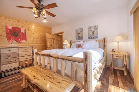 Bedroom - 39737 Flicker Rd, Fawnskin, CA 92333 photo 2 of 11