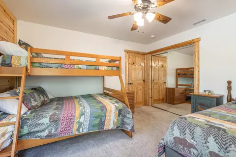 Bedroom - 39737 Flicker Rd, Fawnskin, CA 92333 photo 8 of 11