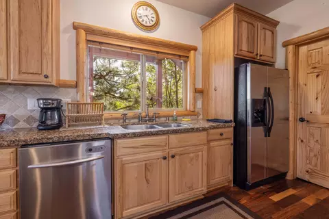 Kitchen - 39737 Flicker Rd, Fawnskin, CA 92333 photo 3 of 4