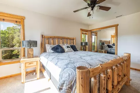 Bedroom - 39737 Flicker Rd, Fawnskin, CA 92333 photo 6 of 11