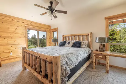 Bedroom - 39737 Flicker Rd, Fawnskin, CA 92333 photo 4 of 11
