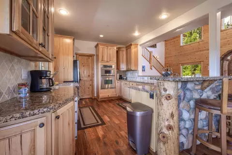 Kitchen - 39737 Flicker Rd, Fawnskin, CA 92333 photo 2 of 4