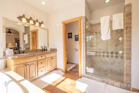 Bath - 39737 Flicker Rd, Fawnskin, CA 92333 photo 3 of 6