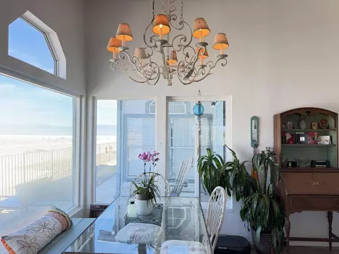 2385 Oahu Ln, Thermal, CA 92274