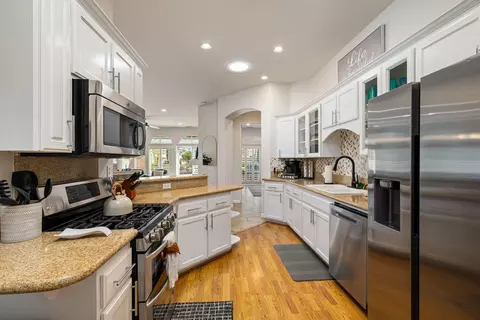 Kitchen - 48908 Heifitz Dr, Indio, CA 92201 photo 4 of 5