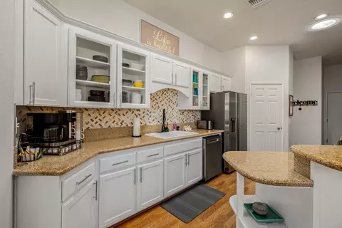 Kitchen - 48908 Heifitz Dr, Indio, CA 92201 photo 2 of 5