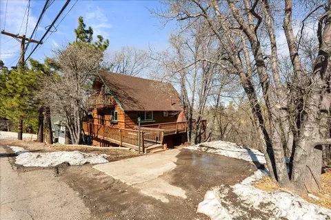 672 Villa Grove Ave, Big Bear City, CA 92314