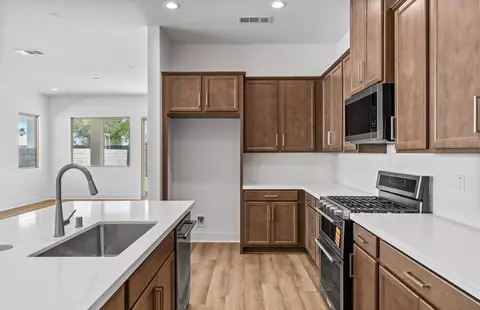 Kitchen - 80-685 San Clemente Dr, Indio, CA 92203 photo 5 of 6