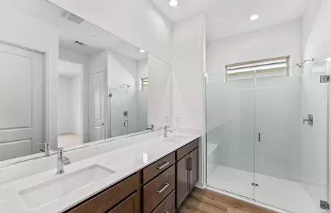 Bath - 80-695 San Clemente Dr, Indio, CA 92203 photo 1 of 3