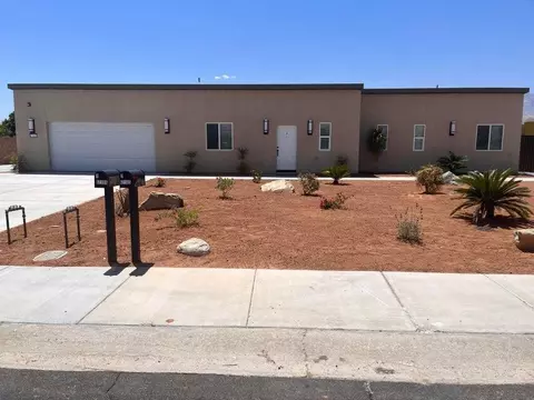 67105 Mission Dr, Cathedral City, CA 92234