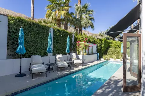 1755 S Mesa Dr, Palm Springs, CA 92264