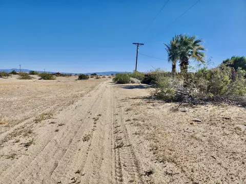 2265 Sand Ere Ave, Thermal, CA 92274 photo 3