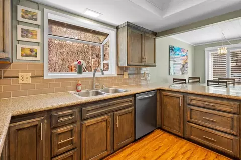 Kitchen - 436 Eton Ln, Big Bear City, CA 92314 photo 3 of 4