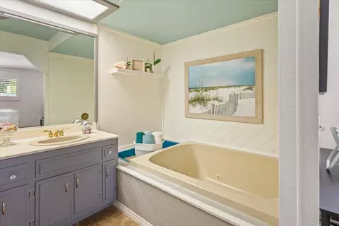 Bath - 436 Eton Ln, Big Bear City, CA 92314 photo 1 of 3
