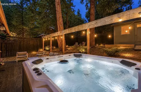 52172 Acorn Ln, Idyllwild, CA 92549