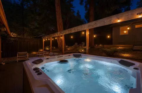 52172 Acorn Ln, Idyllwild, CA 92549