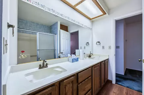 Bath - 204 Fairway Dr, Needles, CA 92363 photo 2 of 6
