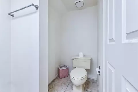 Bath - 204 Fairway Dr, Needles, CA 92363 photo 5 of 6
