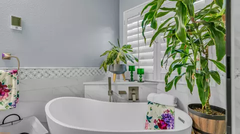 Bath - 41126 Prospect Ct, Indio, CA 92203 photo 4 of 11