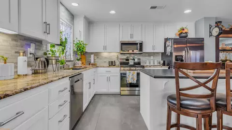 Kitchen - 41126 Prospect Ct, Indio, CA 92203 photo 3 of 4
