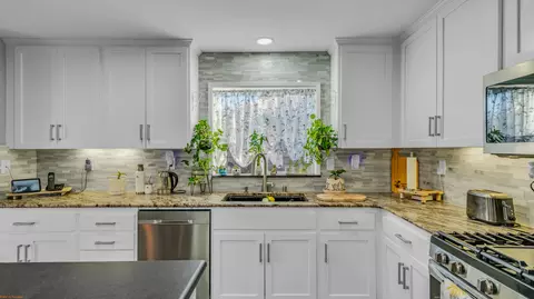Kitchen - 41126 Prospect Ct, Indio, CA 92203 photo 4 of 4