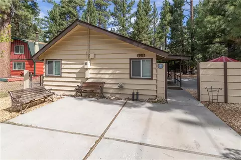 Exterior - 901 Sugarloaf Blvd, Big Bear City, CA 92314 photo 3 of 10