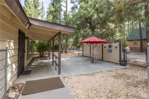 Exterior - 901 Sugarloaf Blvd, Big Bear City, CA 92314 photo 2 of 10