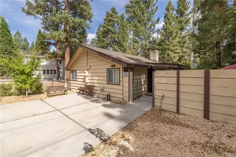 Exterior - 901 Sugarloaf Blvd, Big Bear City, CA 92314 photo 4 of 10