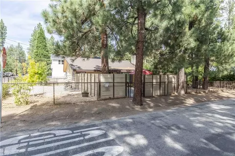 Exterior - 901 Sugarloaf Blvd, Big Bear City, CA 92314 photo 5 of 10