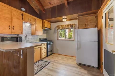 Kitchen - 901 Sugarloaf Blvd, Big Bear City, CA 92314 photo 1 of 2