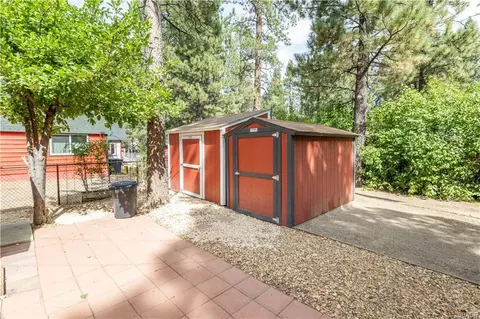 Exterior - 901 Sugarloaf Blvd, Big Bear City, CA 92314 photo 6 of 10