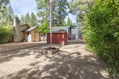 Exterior - 901 Sugarloaf Blvd, Big Bear City, CA 92314 photo 8 of 10