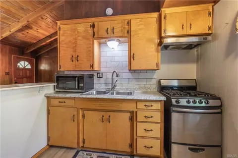 Kitchen - 901 Sugarloaf Blvd, Big Bear City, CA 92314 photo 2 of 2