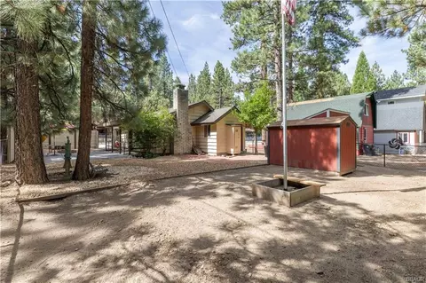Exterior - 901 Sugarloaf Blvd, Big Bear City, CA 92314 photo 7 of 10
