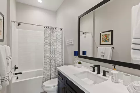 Bath - 82430 Round Valley Dr, Indio, CA 92201 photo 3 of 3