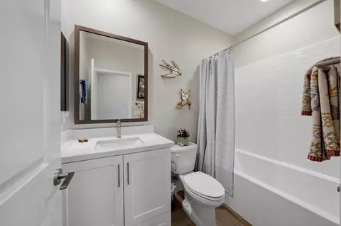 Bath - 51530 Sidewinder Dr, Indio, CA 92201 photo 3 of 3