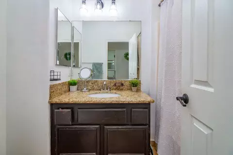Bath - 40681 Morris St, Indio, CA 92203 photo 1 of 4