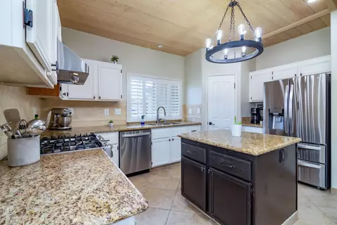 Kitchen - 40681 Morris St, Indio, CA 92203 photo 2 of 5