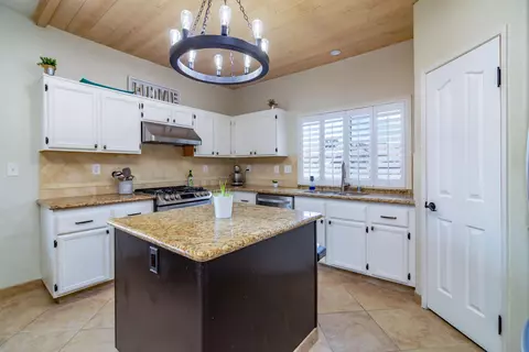 Kitchen - 40681 Morris St, Indio, CA 92203 photo 4 of 5