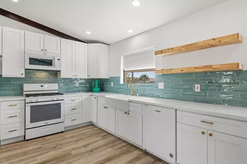 Kitchen - 79990 Camelback Dr, Bermuda Dunes, CA 92203 photo 1 of 2