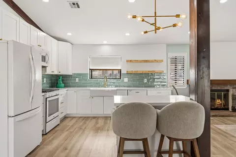 Kitchen - 79990 Camelback Dr, Bermuda Dunes, CA 92203 photo 2 of 2