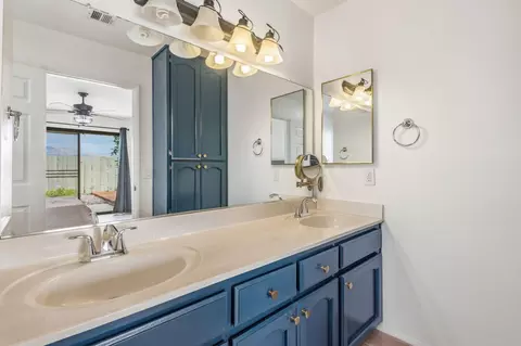 Bath - 79990 Camelback Dr, Bermuda Dunes, CA 92203 photo 2 of 3