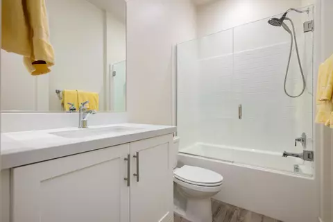 Bath - 82650 Walker Canyon Dr, Indio, CA 92201 photo 3 of 3